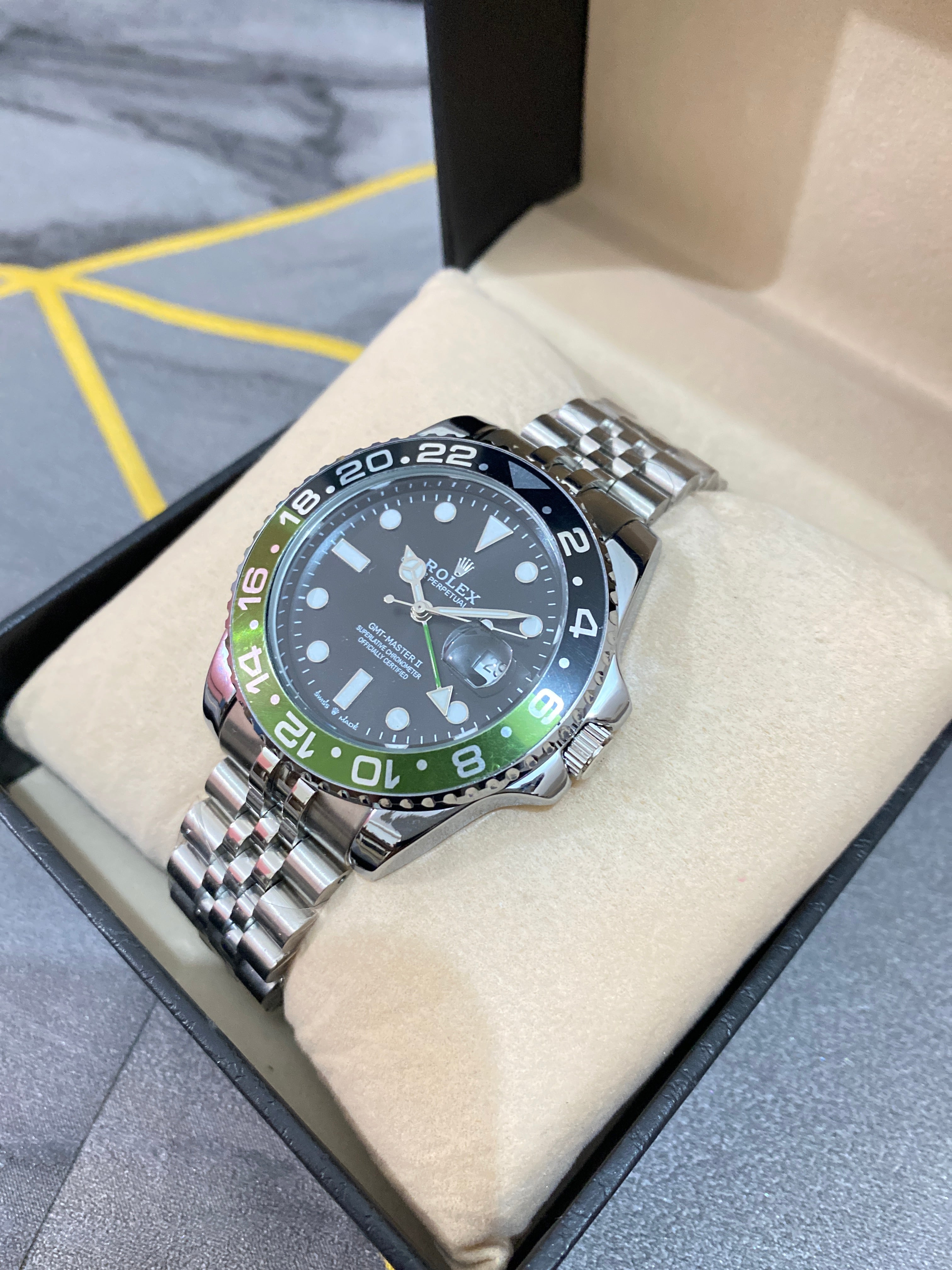 Rolex Style GMT Master – Black & Green Bezel (Hulk GMT)