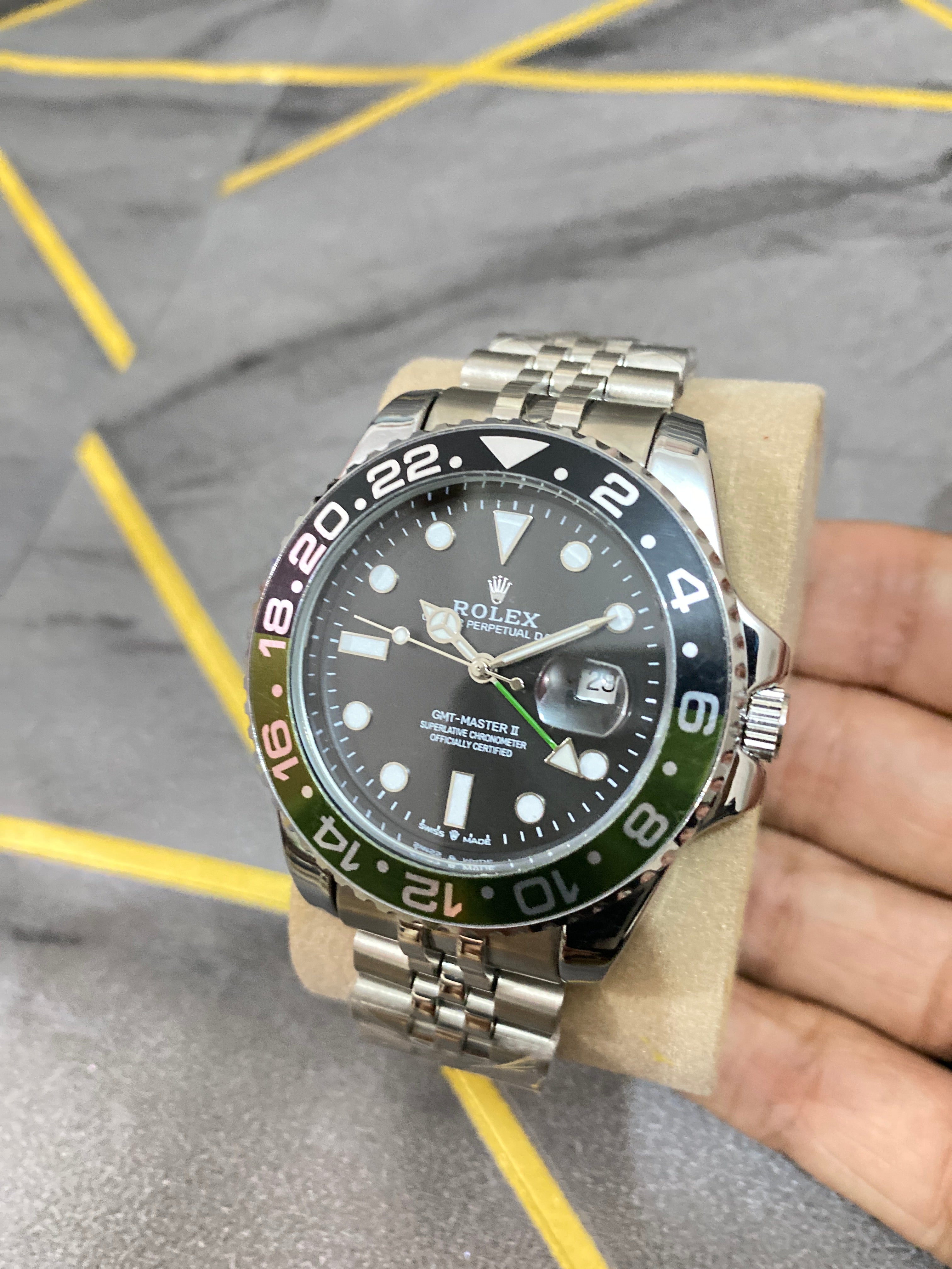 Rolex Style GMT Master – Black & Green Bezel (Hulk GMT)