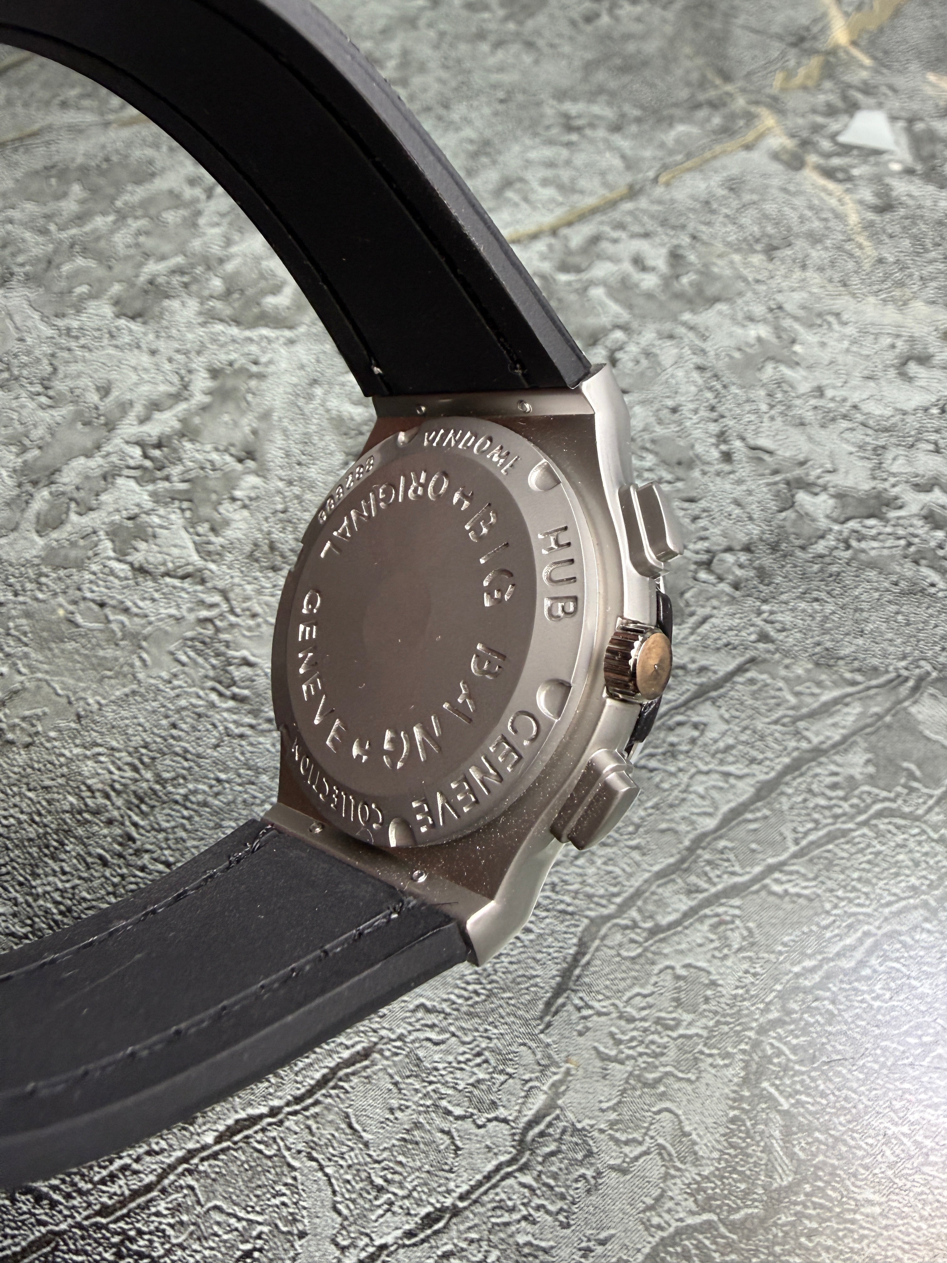 Minimal Ash Grey Hologram Leather Branded Watch
